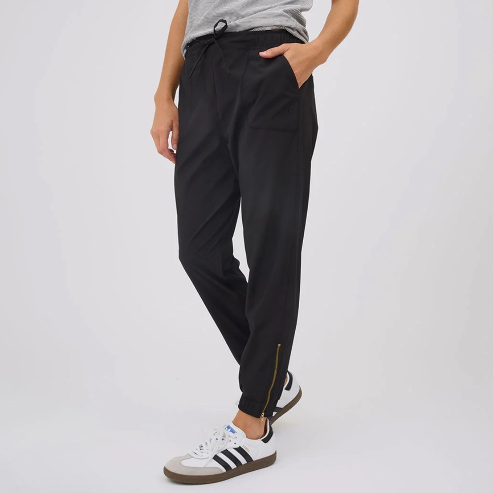 Albion Women’s Jetsetters Black Jogger Pants with Gold Ankle Zipper Stretch PM